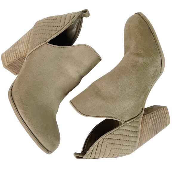 Carlos Santana Rouen Quilted Block Heel Faux Suede Ankle Booties Tan Brown 7.5M - Picture 2 of 10
